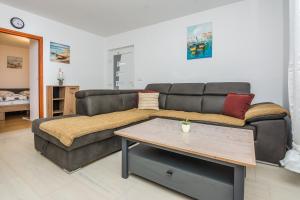 Apartments with parking space Vir - 20799