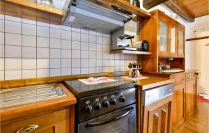 Cozy Home In Mala Ludina With Kitchen