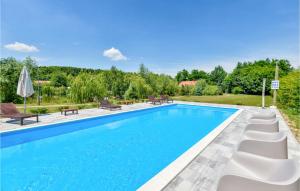 Cozy Home In Mala Ludina With Kitchen