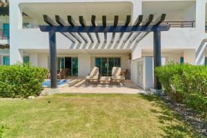 Relax Beach Condo W Private Pool And Beach!