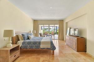 Relax Beach Condo W Private Pool And Beach!