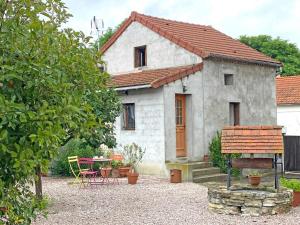 Maisons de vacances Gite Saint-Bonnet-de-Rochefort, 2 pieces, 4 personnes - FR-1-489-342 : photos des chambres