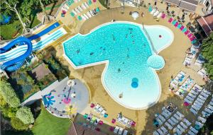 Campings Awesome Caravan In Saint Brevin Les Pins With Outdoor Swimming Pool, Wifi And Heated Swimming Pool : photos des chambres