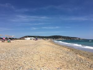 Appartement moderne, 2 pièces cabine, terrasse et véranda, proche plage, parking privé - FR-1-338-133