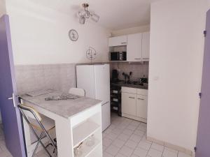 Appartement climatisé avec loggia et parking à 200m de la plage - FR-1-338-442