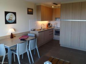 Appartements Rez-de-chaussee avec terrasse, parking, animaux acceptes pres de la mer - FR-1-675-15 : photos des chambres