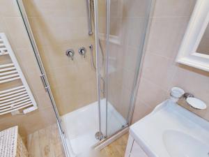 Bel appartement avec terrasse, piscine, parking et WiFi - FR-1-196-321