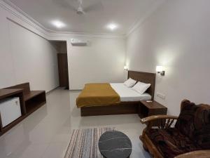 Morjim Sunset Guesthouse- Apartments with Kitchen & AC Rooms