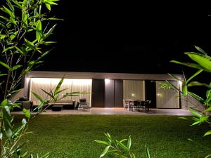 La Casa de Hierba - Casa de campo de diseño con jardín y wifi cerca de las playas de Llanes