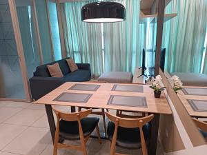 S37- Bukit Bintang 3 Bedroom Suite with Netflix Robertson