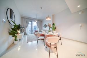 Elegant 1BR at Harbour Views Tower 1 by Deluxe Holiday Homes