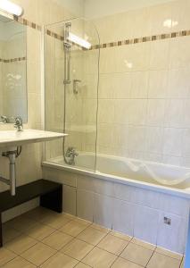 Appartement 301 avec deux chambres - LES SUITES DE ROBINSON - Résidence avec piscine en bord de Siagne, à Mandelieu-La-Napoule