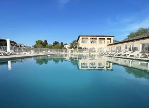 Appartement 301 avec deux chambres - LES SUITES DE ROBINSON - Résidence avec piscine en bord de Siagne, à Mandelieu-La-Napoule