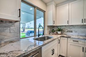 Patio, Grill Home on Golf Course in Sun City!