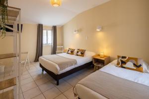 Hotels L'Aptois Hotel : Chambre Triple
