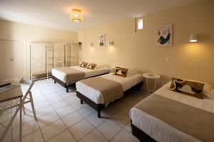 Hotels L'Aptois Hotel : Chambre Quadruple