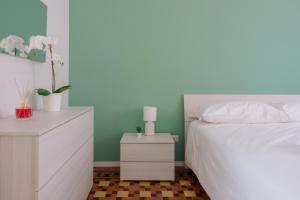 San Siro metro - City Life - Red Diamonds