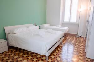 San Siro metro - City Life - Red Diamonds