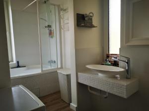 Spacious Apartment with free parking in Kaunas