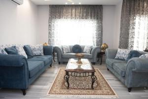 Hanan Residence 01 - 3BR, Der Ghbar 165m2