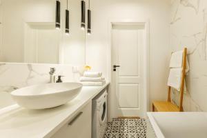 Nowolipki 29A - Stylowy Apartament w Centrum - 55m2, szybkie WI-FI & TV