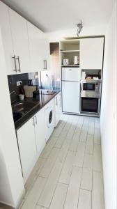 Lemon Tree House Coimbra - Courtyard garden with city views