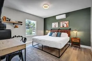 Two Bedroom - King in Master. Heart of Downtown Vista - فيستا