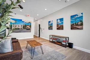 Two Bedroom - King in Master. Heart of Downtown Vista