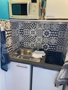 Le Zen -studio tout équipé- WIFI Fibre- centre ville avec parking