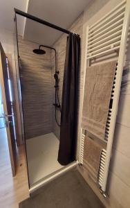 Chambre deluxe au 2ème étage, chambre double au 4ème étage NOT A HÔTEL