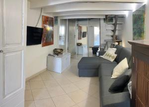 Appartements Pres du Vieux port Studio terrasse vue degagee eglise de Saint Jean : photos des chambres