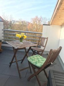 Dachgeschosszimmer mit Terrasse