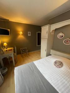 Hotels The Originals City, Hotel de la Balance, Montbeliard : photos des chambres