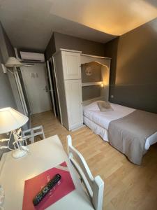 Hotels The Originals City, Hotel de la Balance, Montbeliard : photos des chambres