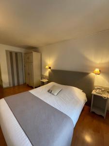 Hotels The Originals City, Hotel de la Balance, Montbeliard : photos des chambres