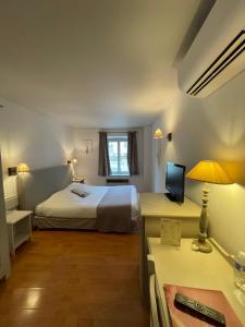 Hotels The Originals City, Hotel de la Balance, Montbeliard : photos des chambres