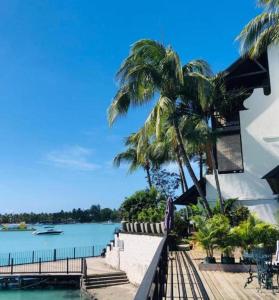 Sunset Boulevard, Grand Baie