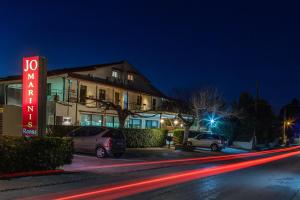 Jo Marinis Rooms