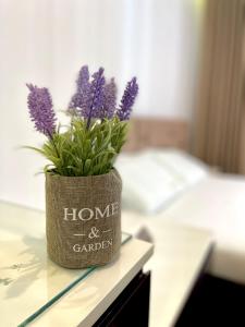 Queen’s Luxury Apartments Lake