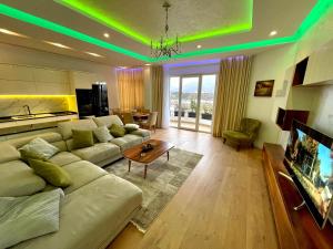 Queen’s Luxury Apartments Lake