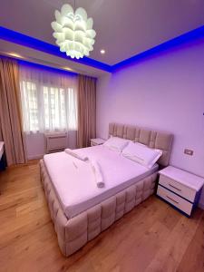 Queen’s Luxury Apartments Lake