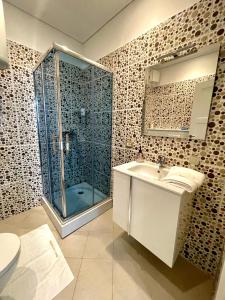 Queen’s Luxury Apartments Lake