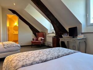 Hotels Logis Hotel Teyssier : Chambre Familiale