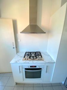 Glenelg Holiday Apartments-Broadway 500 meters to the beach Free Parking