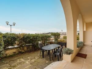 Appartements Appartement au charme ancien face a la grande plage de Saint-Jean-de-Luz - FR-1-4-670 : photos des chambres