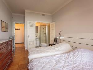 Appartements Appartement au charme ancien face a la grande plage de Saint-Jean-de-Luz - FR-1-4-670 : photos des chambres