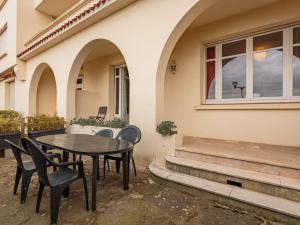 Appartements Appartement au charme ancien face a la grande plage de Saint-Jean-de-Luz - FR-1-4-670 : photos des chambres