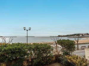Appartements Appartement au charme ancien face a la grande plage de Saint-Jean-de-Luz - FR-1-4-670 : photos des chambres