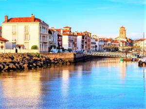 Appartements Appartement au charme ancien face a la grande plage de Saint-Jean-de-Luz - FR-1-4-670 : photos des chambres