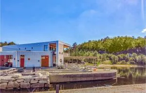 Gorgeous Home In Fitjar With Kitchen - Bekkjarvik